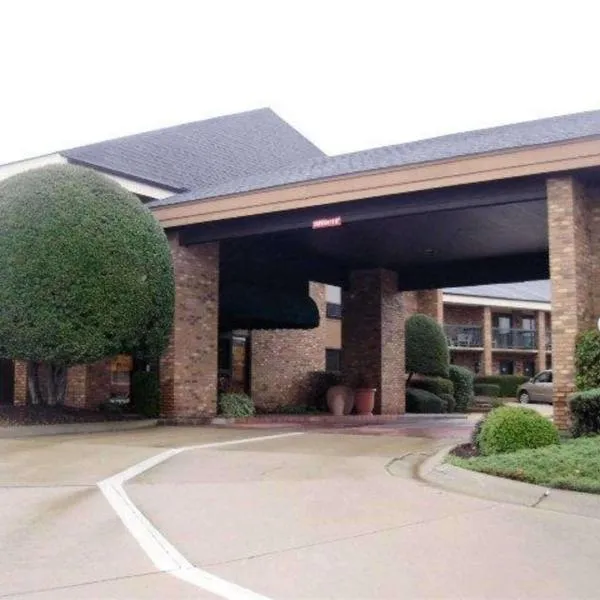 Quality Inn & Suites Searcy I-67，位于Doniphan的酒店