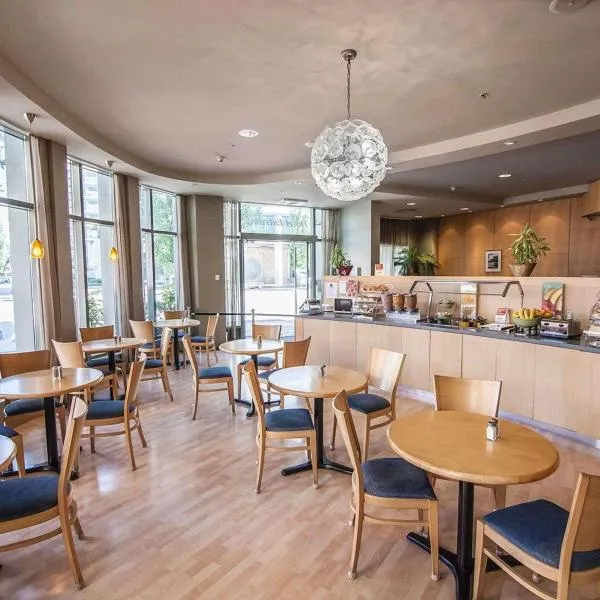 Comfort Hotel Vancouver Airport，位于里士满的酒店