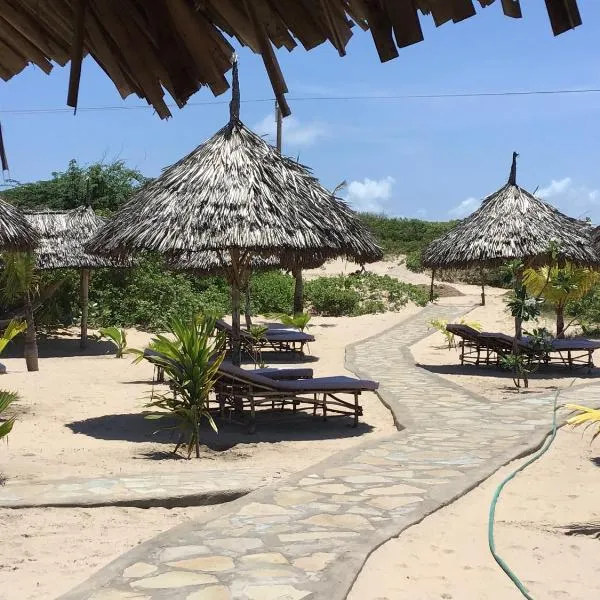 Mambrui Golden Beach Bar and Cottages，位于Che Shale Bay的酒店