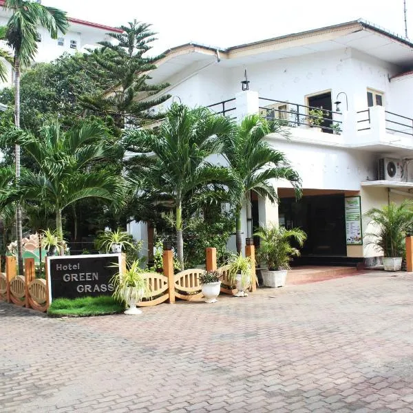 绿草地酒店＆餐厅，位于Chunnakam的酒店