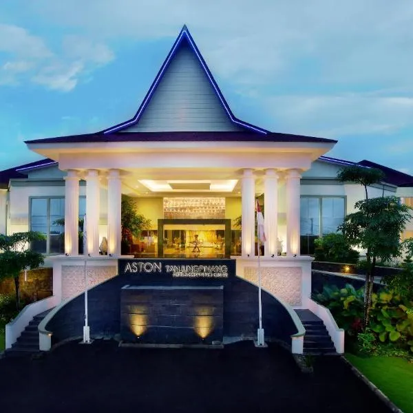 ASTON Tanjung Pinang Hotel & Conference Center，位于Kawal的酒店