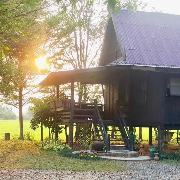 班东博洛住宿加早餐旅馆，位于Ban Huai Sai的酒店