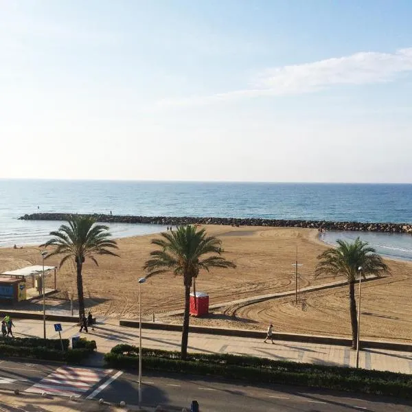 Espectacular ático dúplex con vistas al mar，位于Bellvei del Penedes的酒店