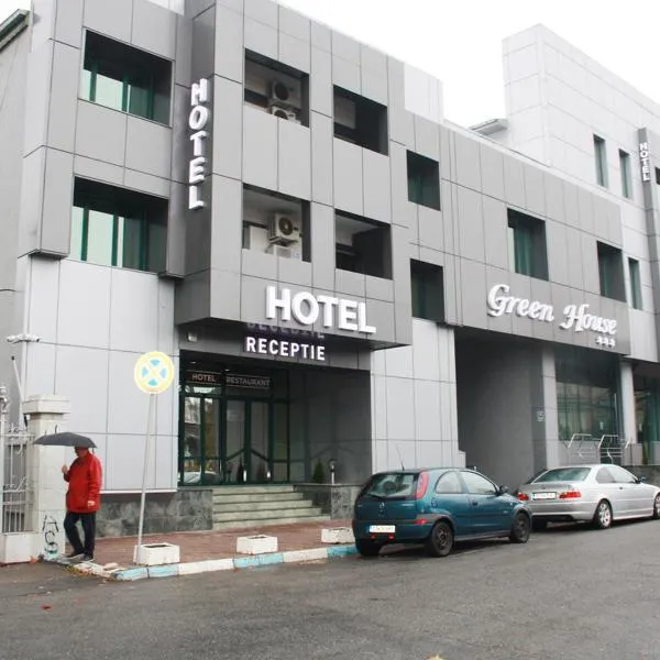 Hotel Green House，位于Bucovăţ的酒店