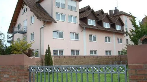 楚游埃森班酒店，位于Eppertshausen的酒店
