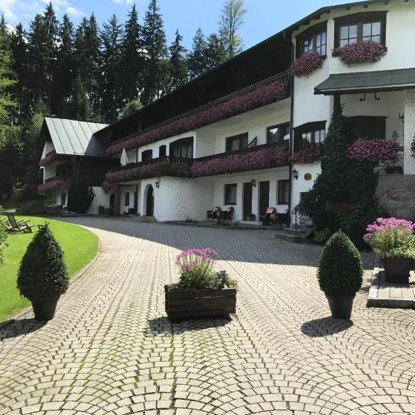 普瑞灵格兰德宫酒店，位于Weidenberg的酒店