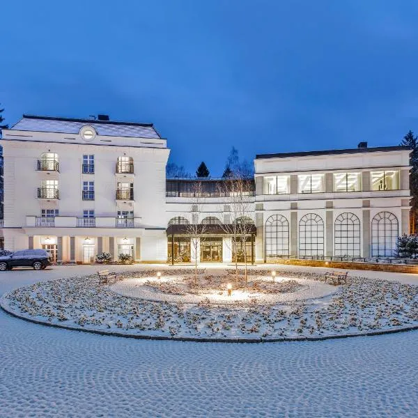 Hotel SPA Dr Irena Eris Polanica Zdrój，位于波兰尼卡-兹德鲁伊的酒店
