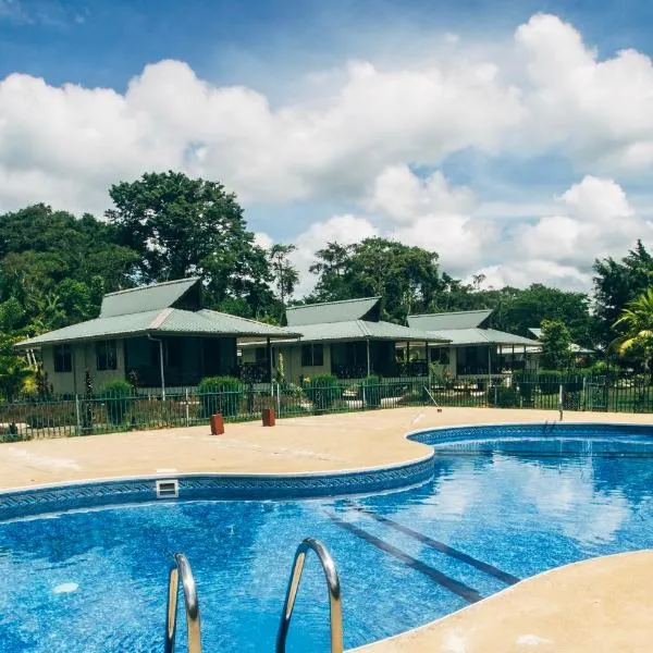 Overbridge River Resort，位于帕拉马里博的酒店