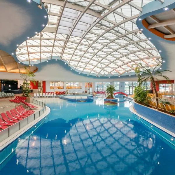 H2O温泉度假酒店，位于Burgau的酒店