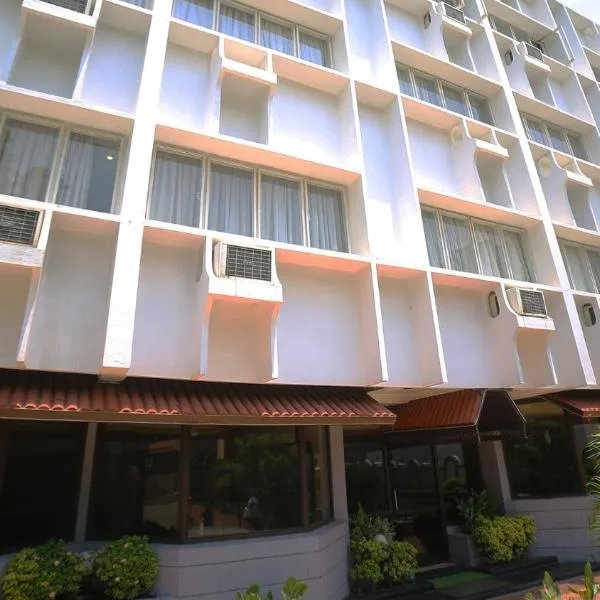 Hotel Rajavihar，位于卡努尔的酒店