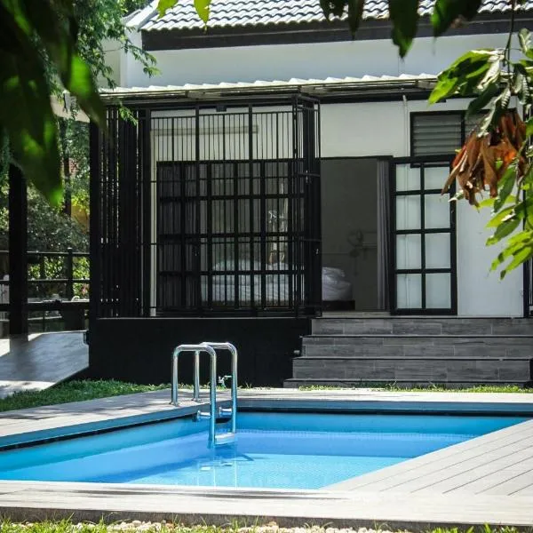 Ban Rub Lom Pool Villa 3 difference villas，位于罗勇的酒店