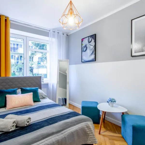 ClickTheFlat Żurawia Street Apart Rooms，位于华沙的酒店