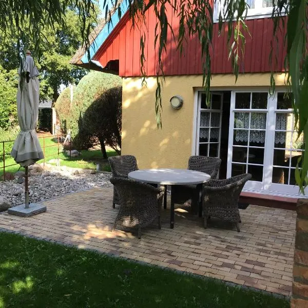 "Kapitänshaus" by Ferienhaus Strandgut，位于博恩的酒店