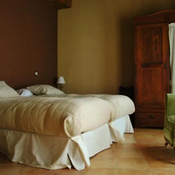 Casa Rebollares Ii，位于Navamorcuende的酒店