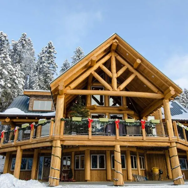 Golden Acres Mountain Lodge，位于戈尔登的酒店