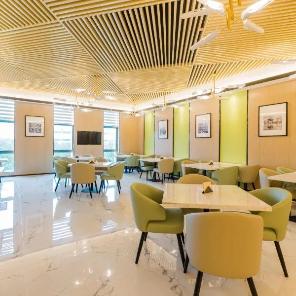 南京新港开发区亚朵酒店，位于南京的酒店