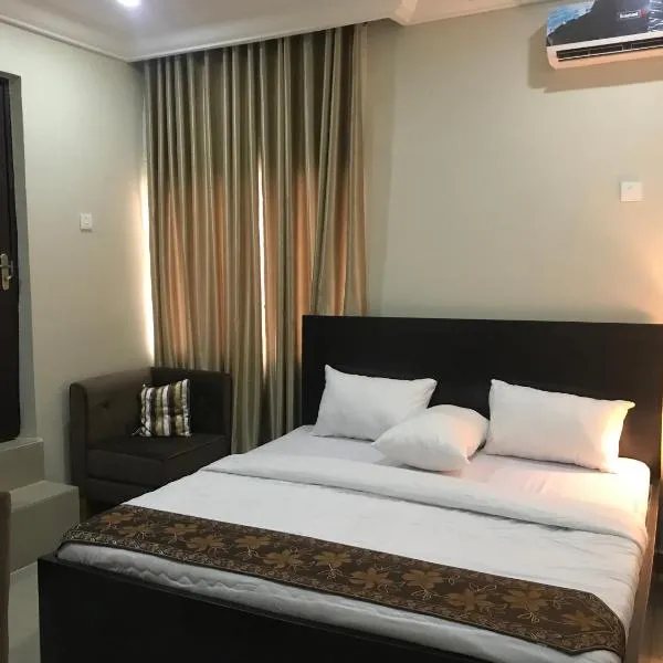 Choice Suites II，位于Ewu的酒店