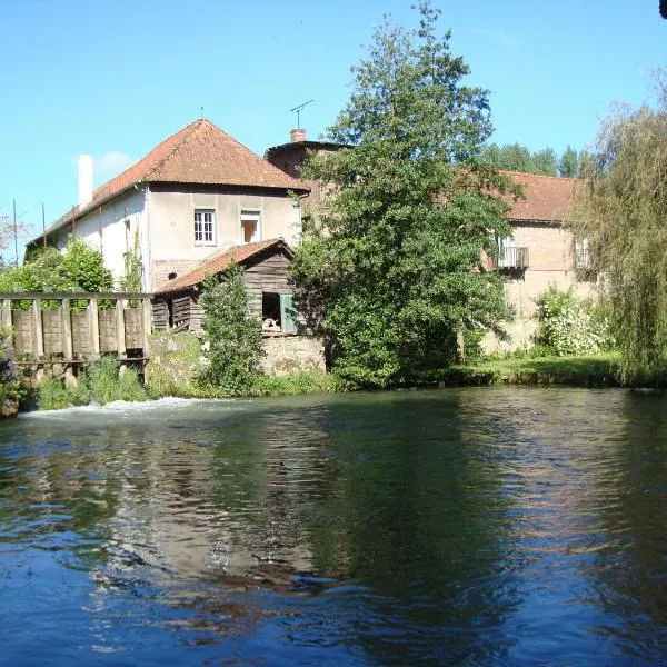 菲利耶夫尔磨坊住宿加早餐旅馆，位于Auxi-le-Château的酒店