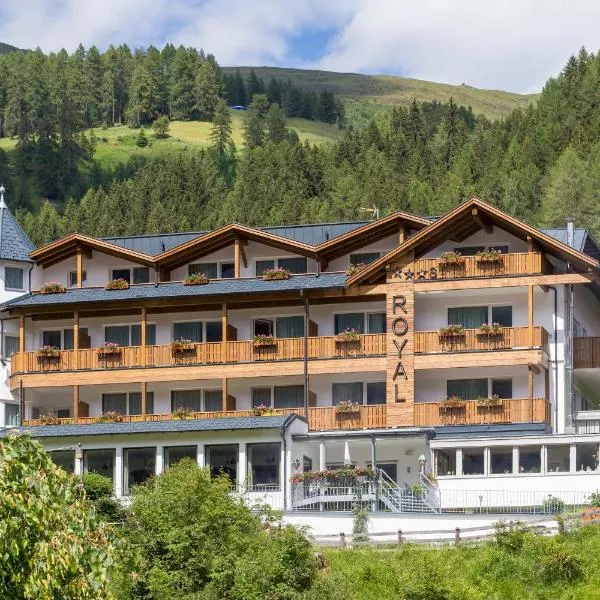 Hotel Royal，位于塞斯托的酒店