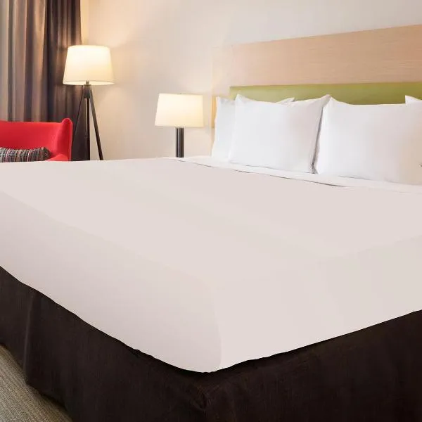 卡尔森圣贝纳迪诺江山旅馆及套房酒店，位于雷德兰兹的酒店