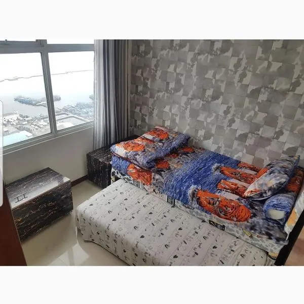 4 Bed Condo Sleeping by The Sea，位于雅加达的酒店