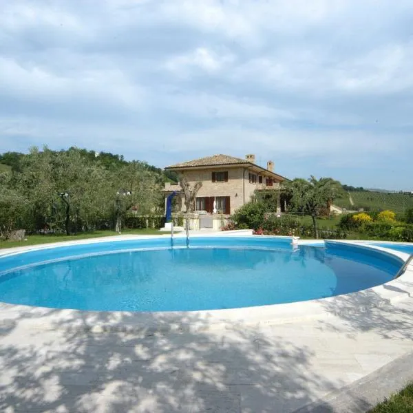 Agriturismo Il Crinale，位于Castorano的酒店