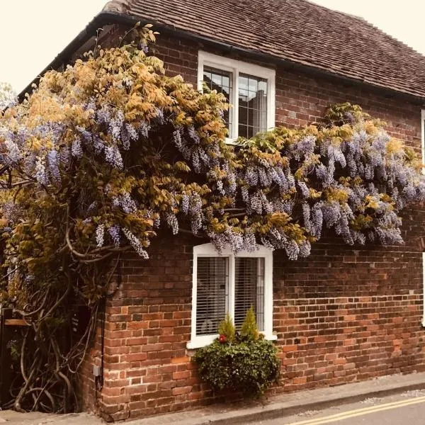 Wisteria Cottage，位于格雷夫森德的酒店