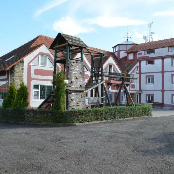 Famozclub，位于Klášter Hradiště nad Jizerou的酒店