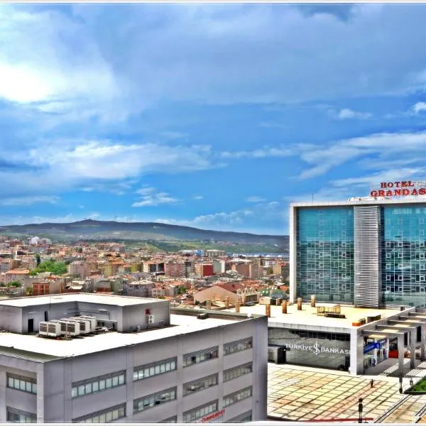 阿霞大酒店，位于Tatlısu的酒店
