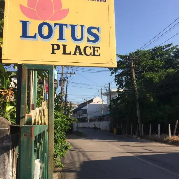 Lotus Place Sukhothai，位于Ban Khlong Takhian的酒店