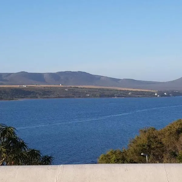 Luxury Breede River View at Witsand- 300B Self-Catering Apartment，位于Kontiki的酒店