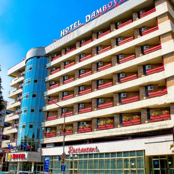 登博维察酒店，位于Perşinari的酒店