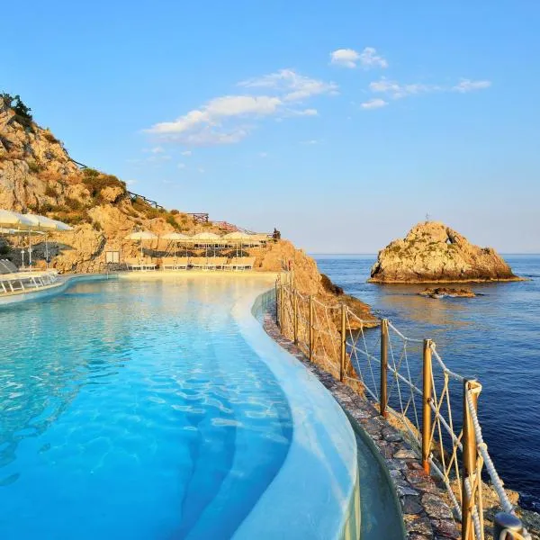 UNAHOTELS Capotaormina，位于Fondachelli Fantina的酒店