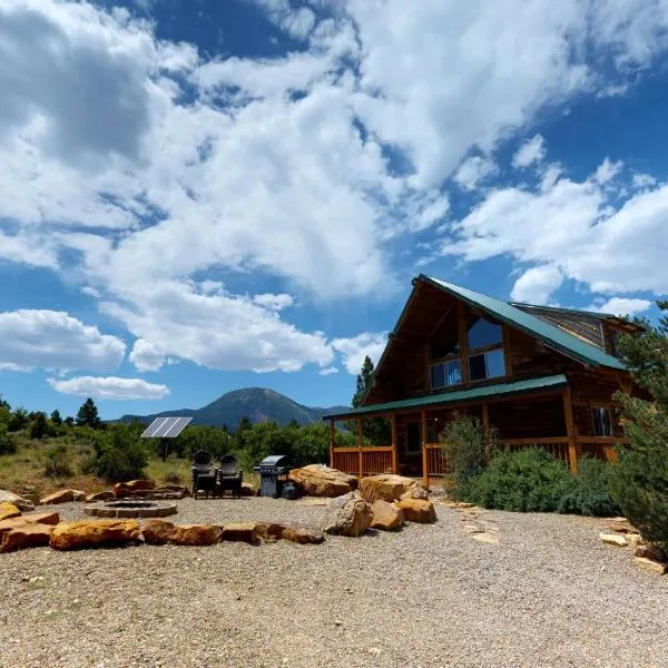 Canyon View Family Cabin, Deck, TV Room, Games, BBQ, Campfire，位于蒙蒂塞洛的酒店