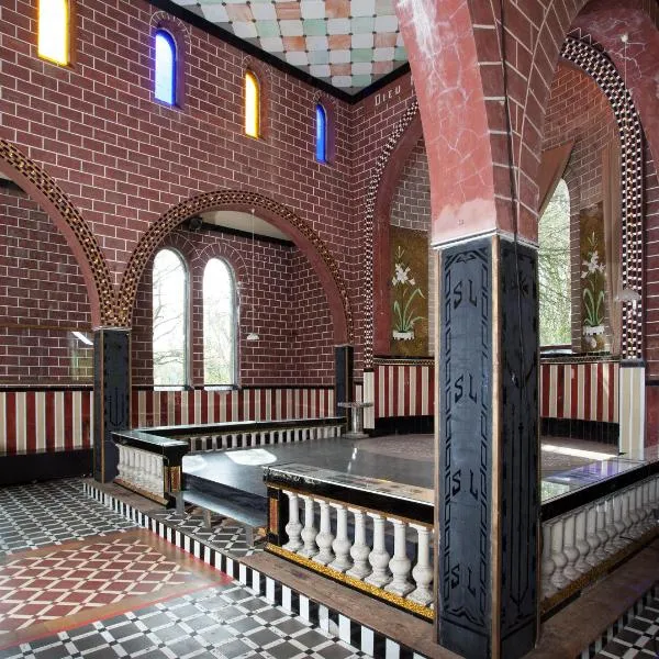La Chapelle de verre, un lieu unique au monde，位于Ronquières的酒店