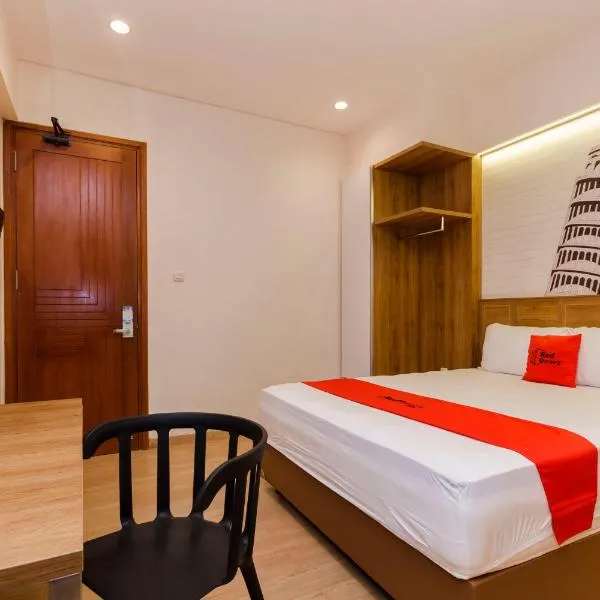 RedDoorz Plus @ CBD Bintaro，位于Peladen的酒店