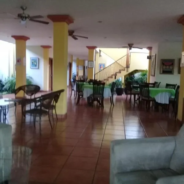 Hotel Brandts Los Robles de San Juan，位于马那瓜的酒店