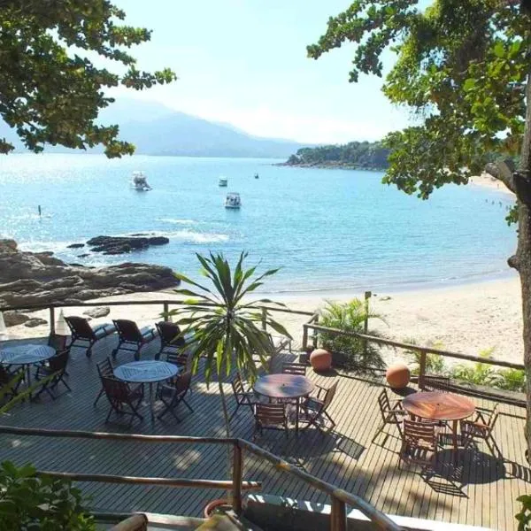 Bangalô com vista para o mar no condomínio Yacamim Ilhabela praia do Curral，位于伊利亚贝拉的酒店