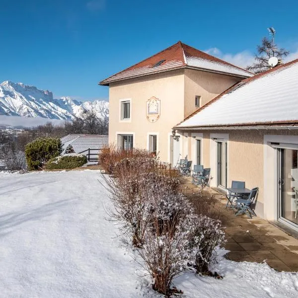 "La Combe Fleurie" Appartements & Chambres，位于尚普索地区圣博内的酒店