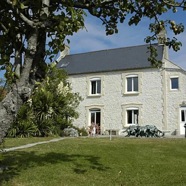 玛丽斯和让皮埃尔酒店，位于Longues-sur-Mer的酒店
