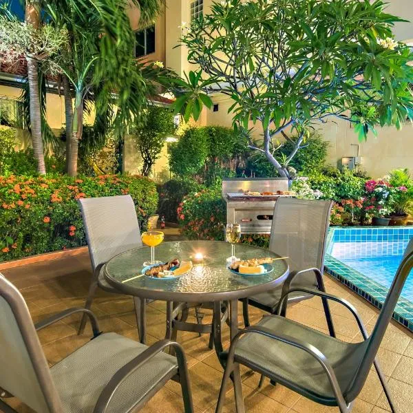 BUTTERFLY GARDEN BOUTIQUE RESIDENCES LARGE Luxury Apts and Villas A Lifetsyle Destination by NEANG, Everything You Need All Right Here 1-3 bedrooms 110 to 190 sq mtrs, 2 Full bathrooms, Rain Shower, SPA bath, BBQ, Free WIFI, Staff 24-7, Close to Beach，位于南芭堤雅的酒店