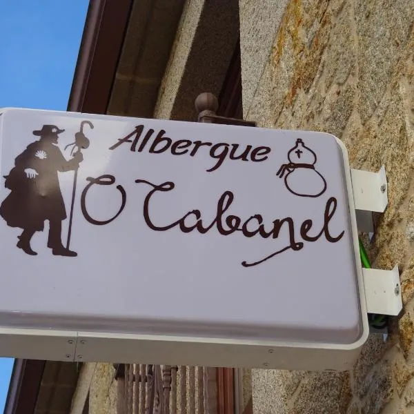 O Cabanel Albergue-Bar，位于穆希亚的酒店