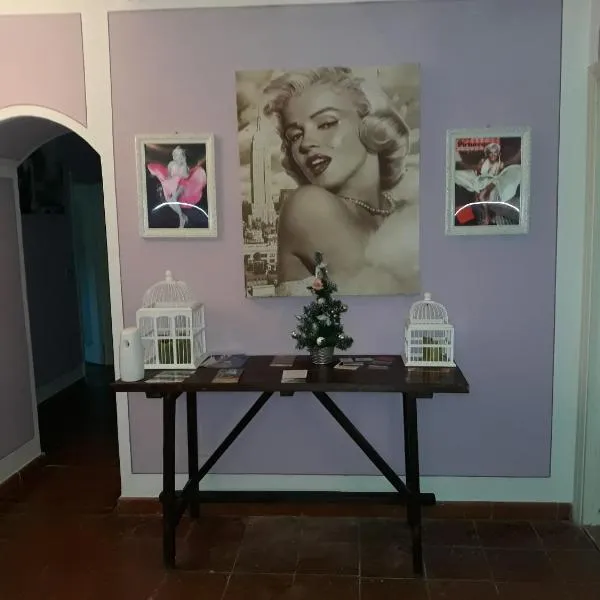 La Mansarda di Marilyn in Toscana，位于切托纳的酒店