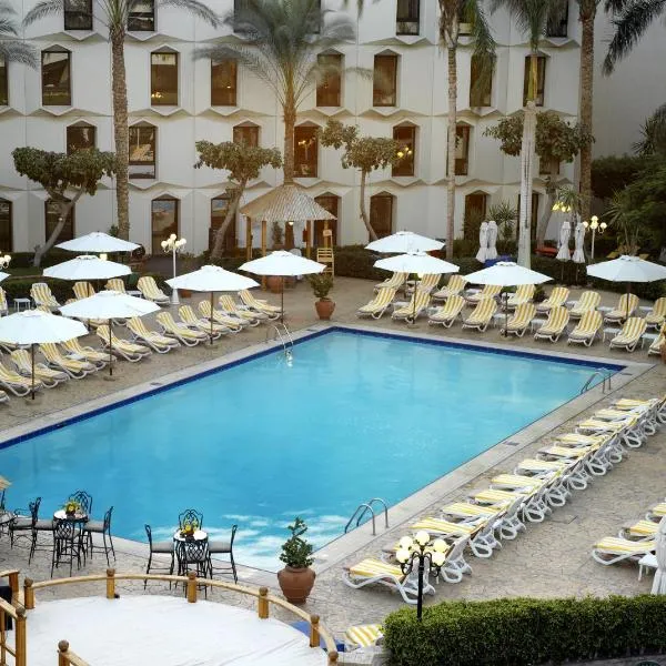 开罗海峡酒店&俱乐部，位于Al Qalaj的酒店