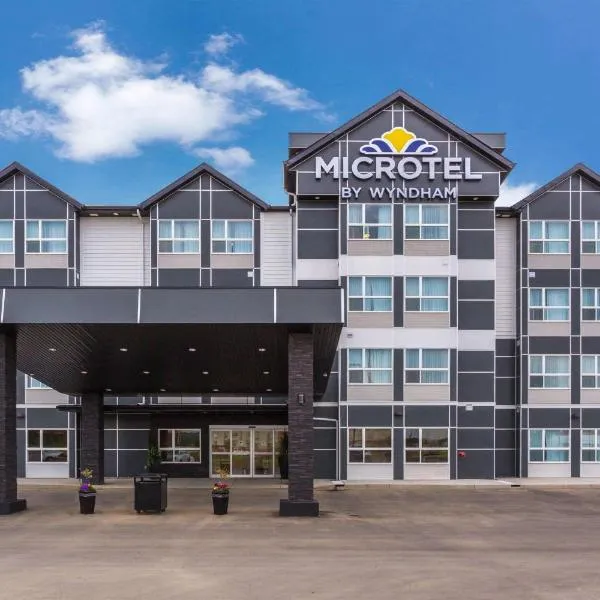 Microtel Inn & Suites by Wyndham Whitecourt，位于怀特考特的酒店