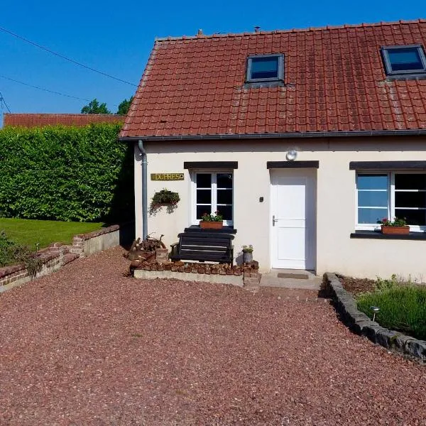 Dupres House, Chavasse Farm, Somme Battlefields，位于Hardecourt-aux-Bois的酒店