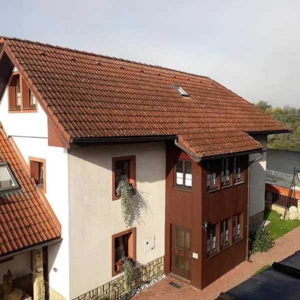 River Side Holiday Home near Besenova，位于Ivachnová- Bešeňová的酒店