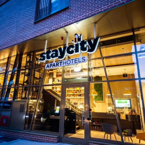 Staycity Aparthotels Dublin Castle，位于梅努斯的酒店