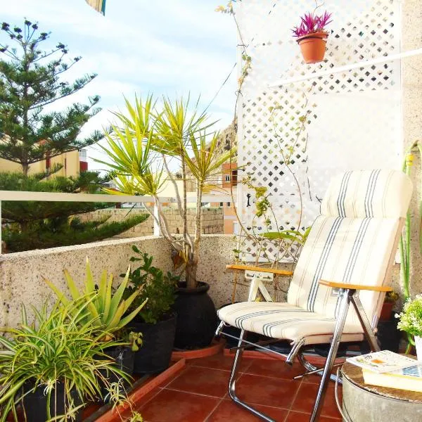 Pepita Penthouse with Terrace & WiFi, close to the Teresitas Beach，位于Igueste的酒店