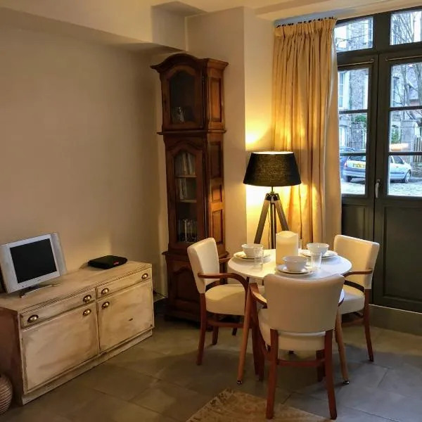 Gate House Lodge，位于迪南的酒店